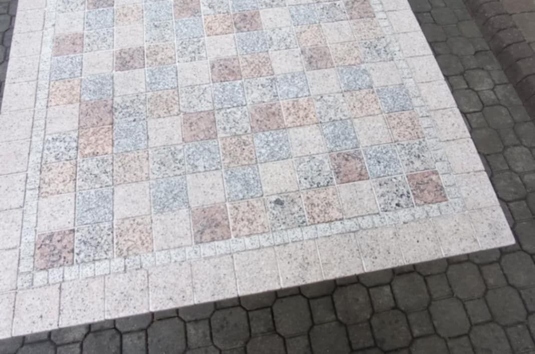 Stół ogrodowy do sprzedania
