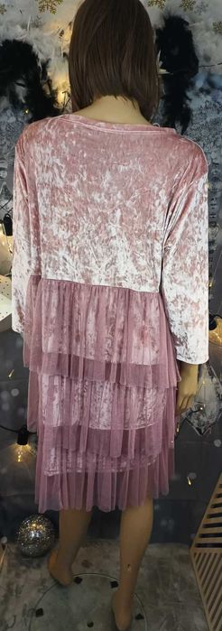 Sukienka damska z falbanami pudrowy róż, Myzem 48