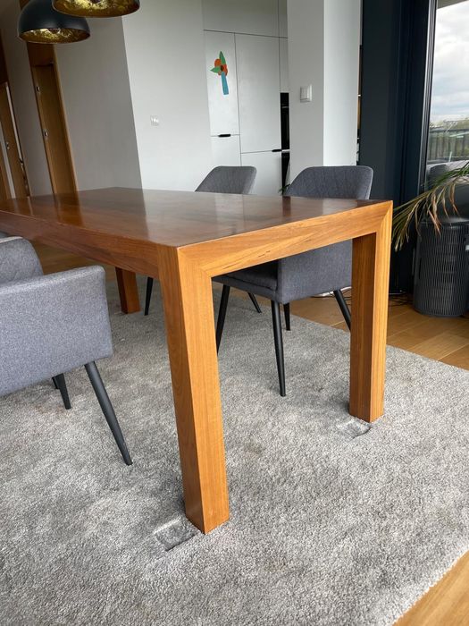 Stół do jadalni z drewna amazaque