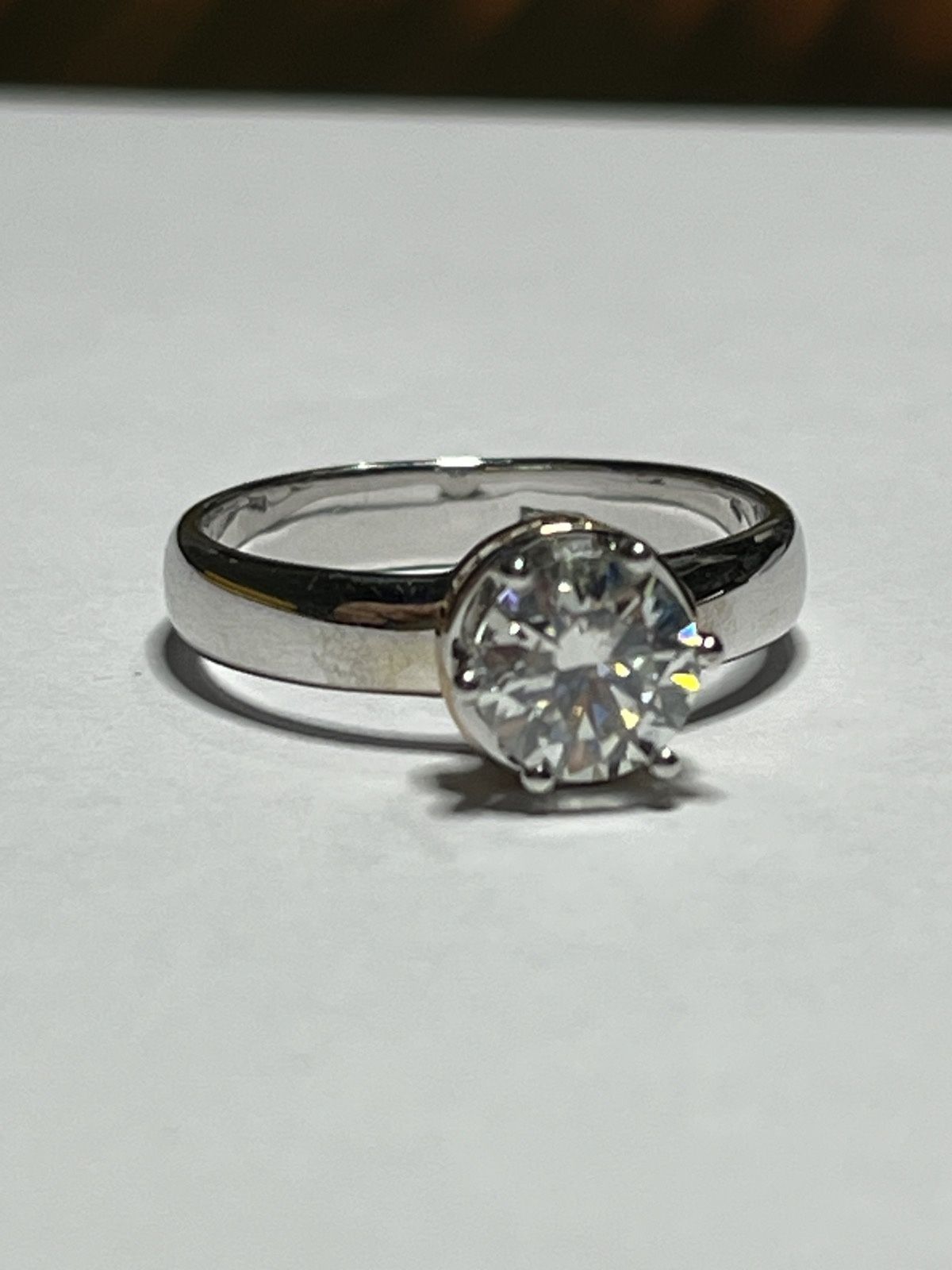 Бриллиант 0.93 ct ,золотое кольцо.