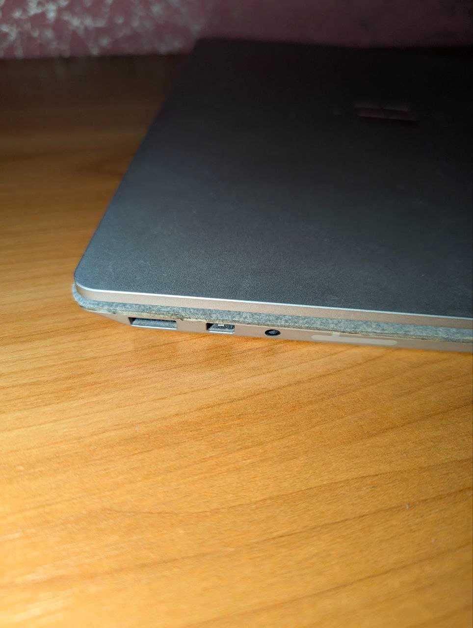 Microsoft Surface Laptop 2 - 13.5" Model 1769