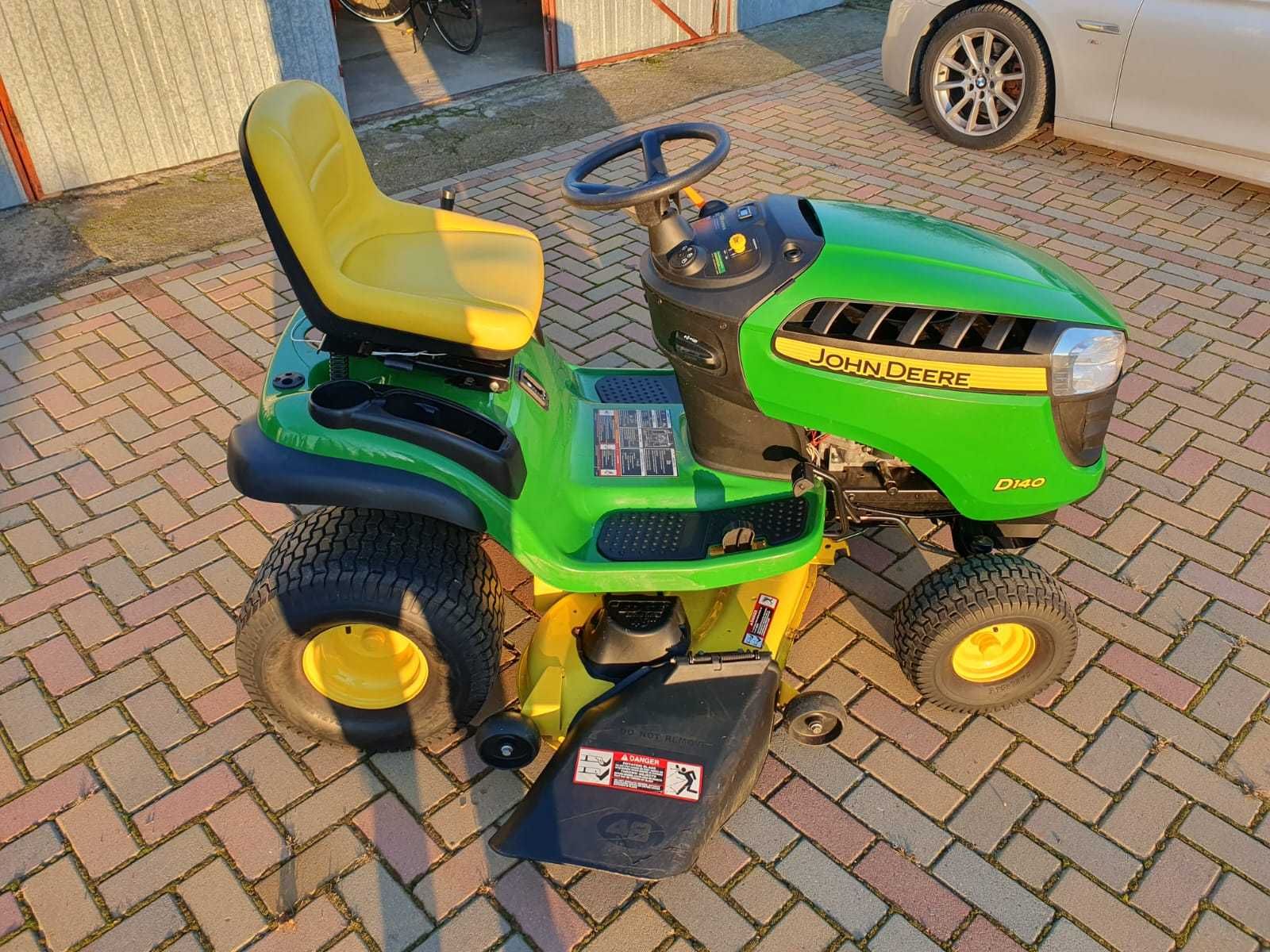 Traktorek John Deere. NISKI PRZEBIEG