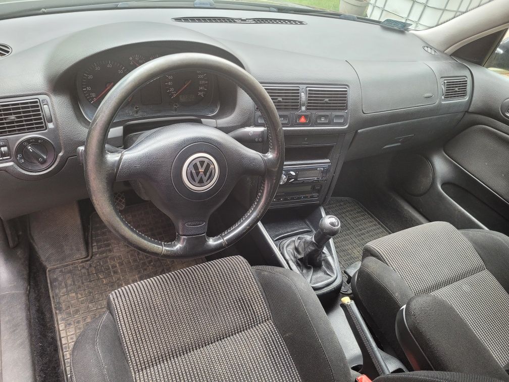 VW Golf 1.6 benzyna Klima, świeży przegląd, sportowe zawieszenie