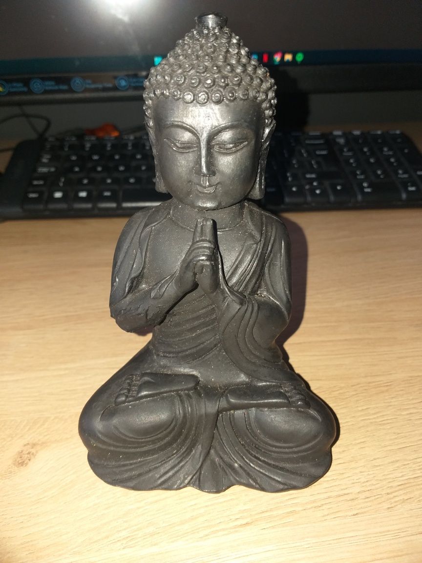 Figurka Budda    .