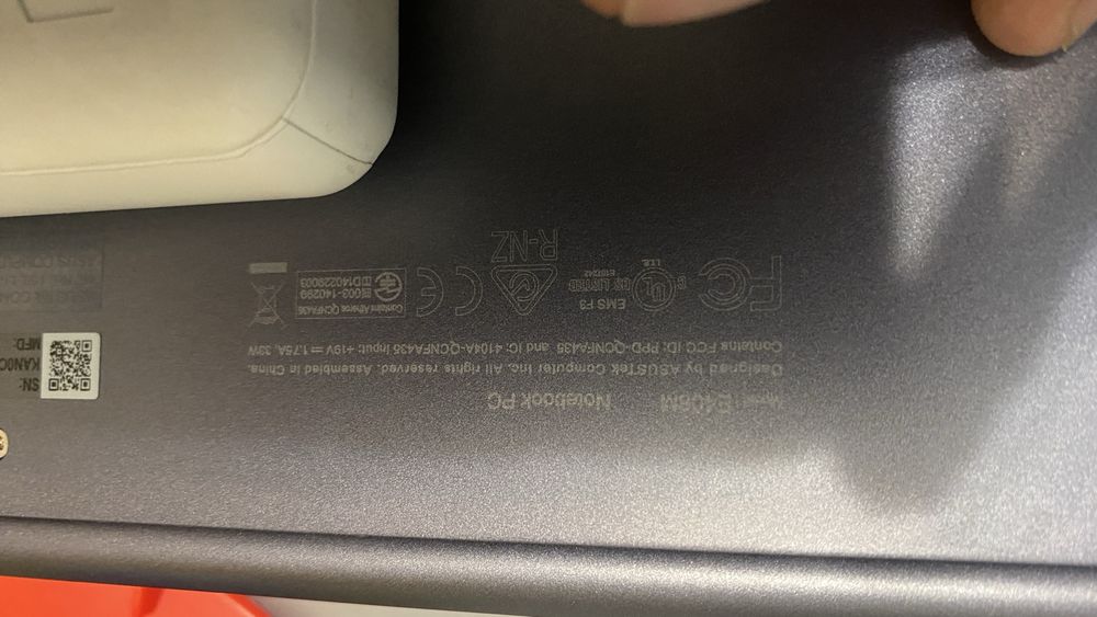 Asus E406M 4Gb DDR4, 64Gb SSD