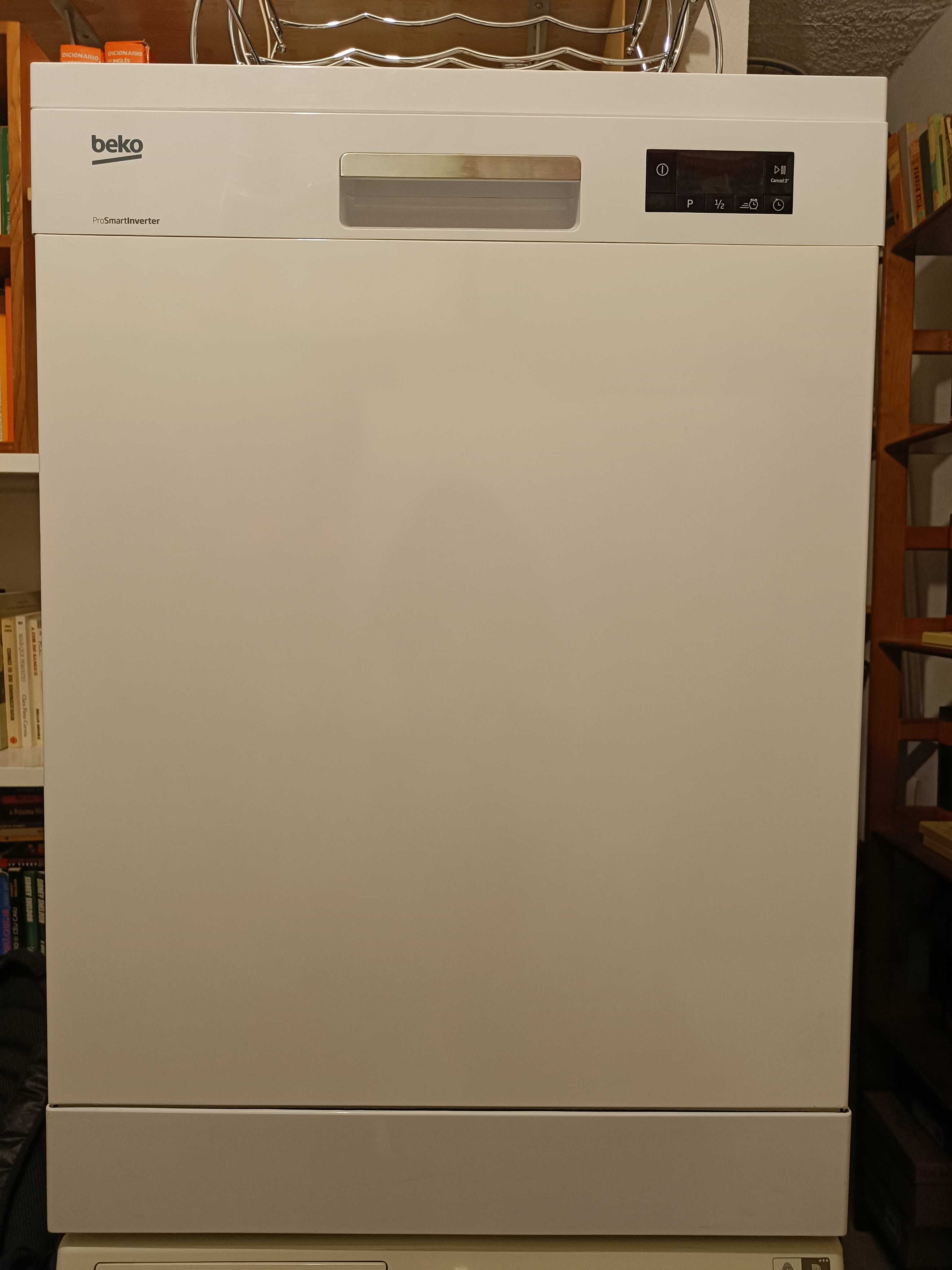 Máquina da Loiça com pouco uso. Beko. Como Nova