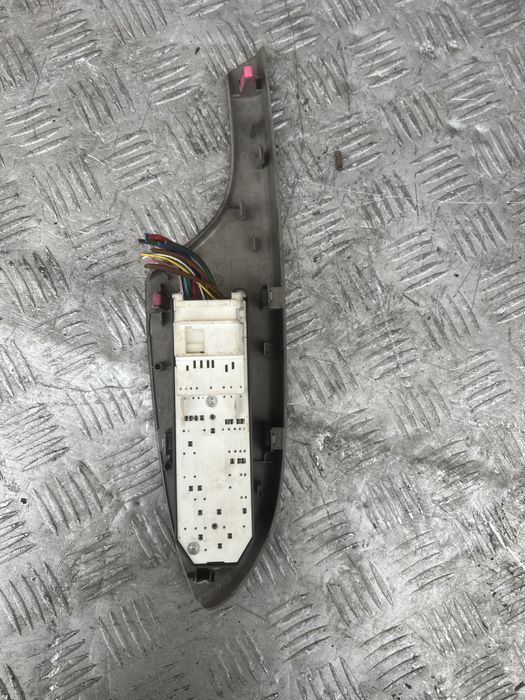 Кнопки стеклоподьемников Тойота королла 08год toyota corolla e140 e150