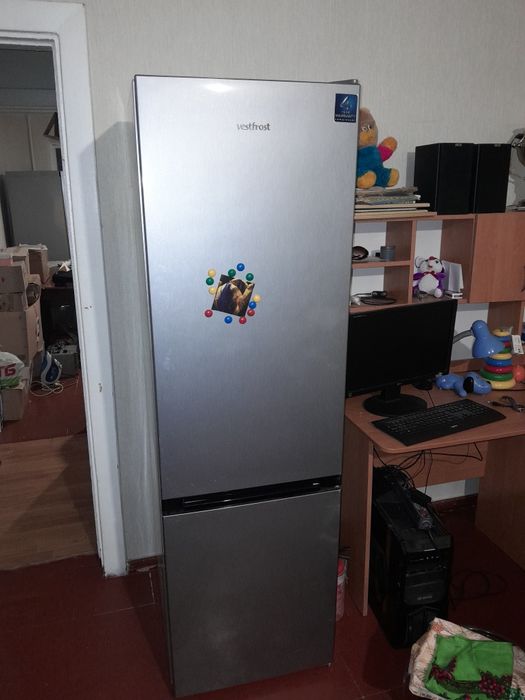 Продам холодильник Vestfrost