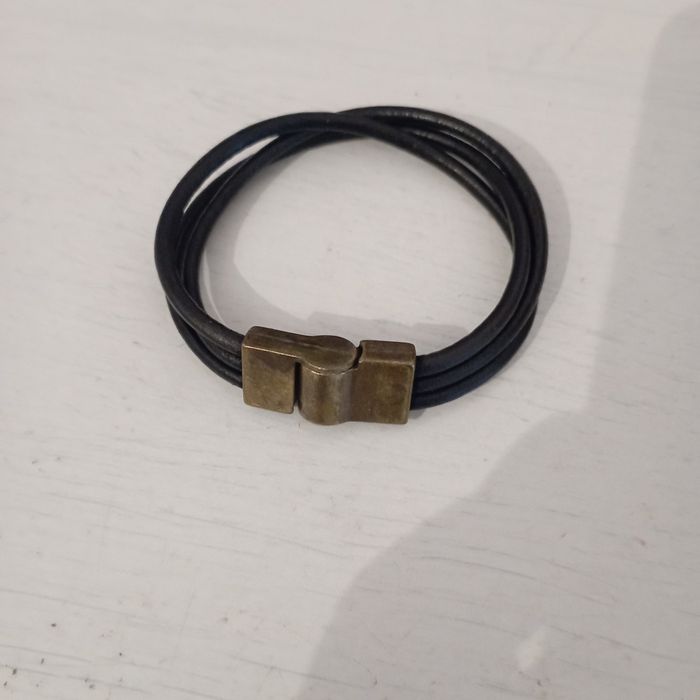 Pulseira em couro preta