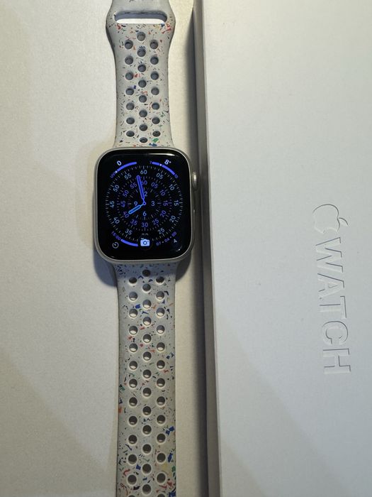 Apple Watch 9 Pure Platinum 45mm
