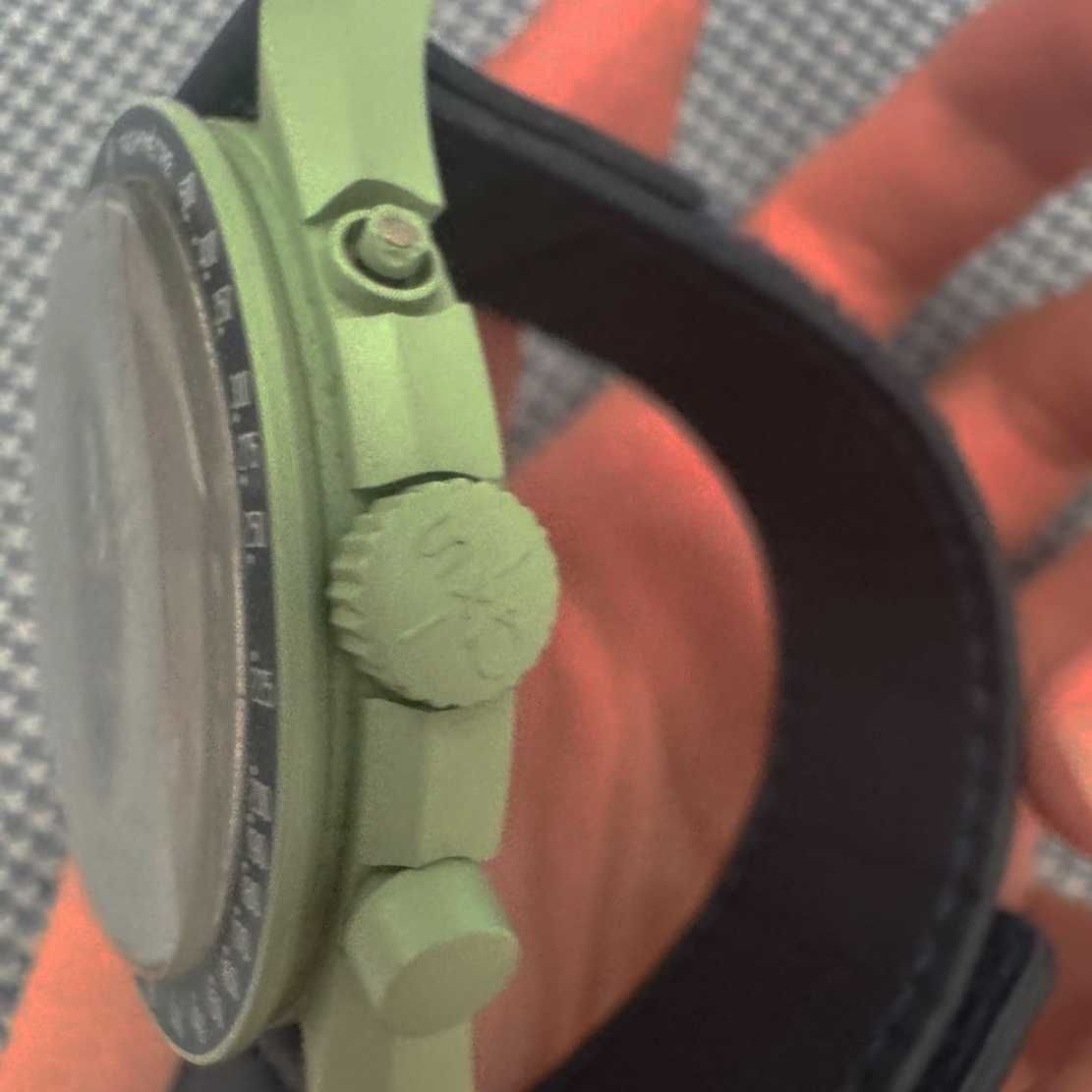 Zegarek Omega Swatch Ziemia SO33G100 - second-hand, ładny