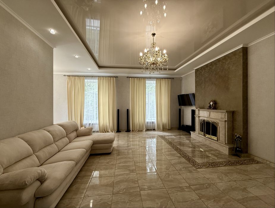 Будинок у нагірній частині міста, район ресторану «Armenia»