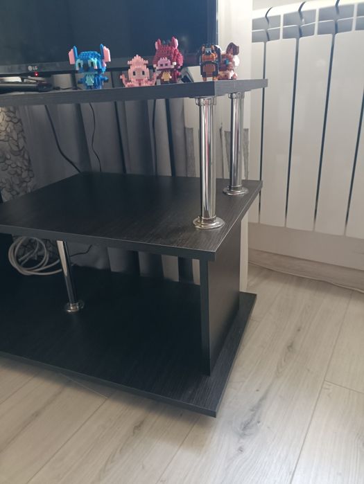 Полиця під телевізор