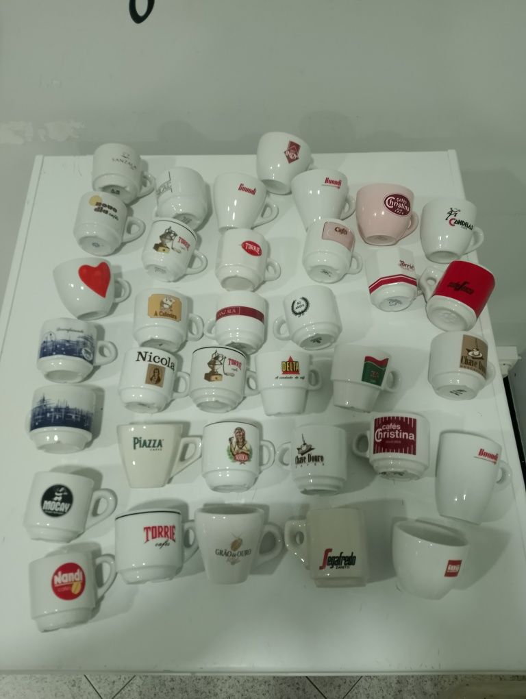 Chávenas de café varias preço por unidade