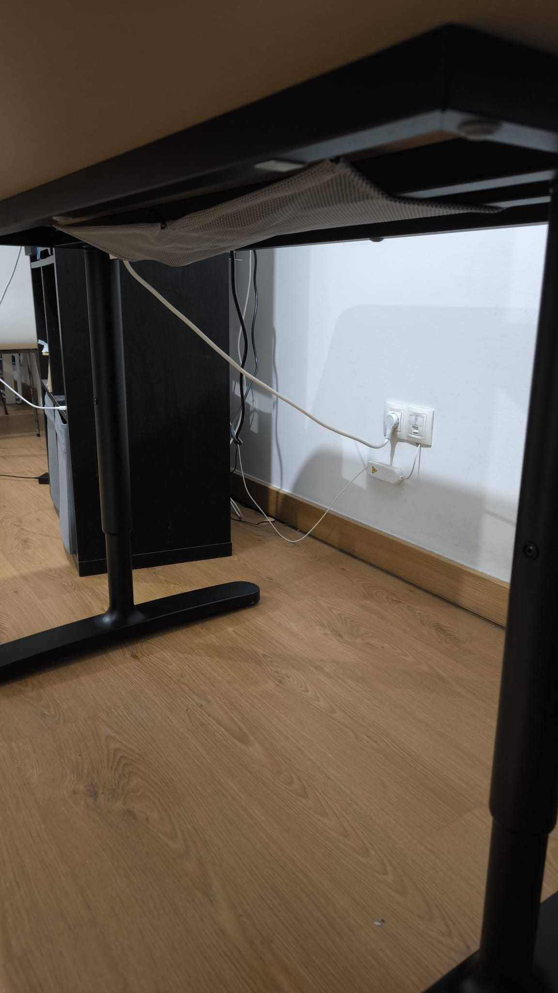 Secretária Ikea com ajuste de altura