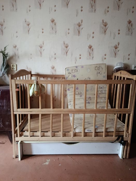 Кроватка детская с матрасиком