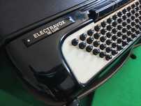 Akordeon elektryczny Hohner Electravox Deluxe 120 bas syntezator