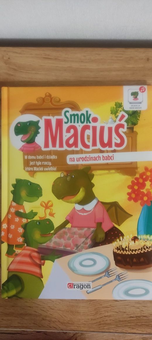 Książka Smok Maciuś na urodzinach babci