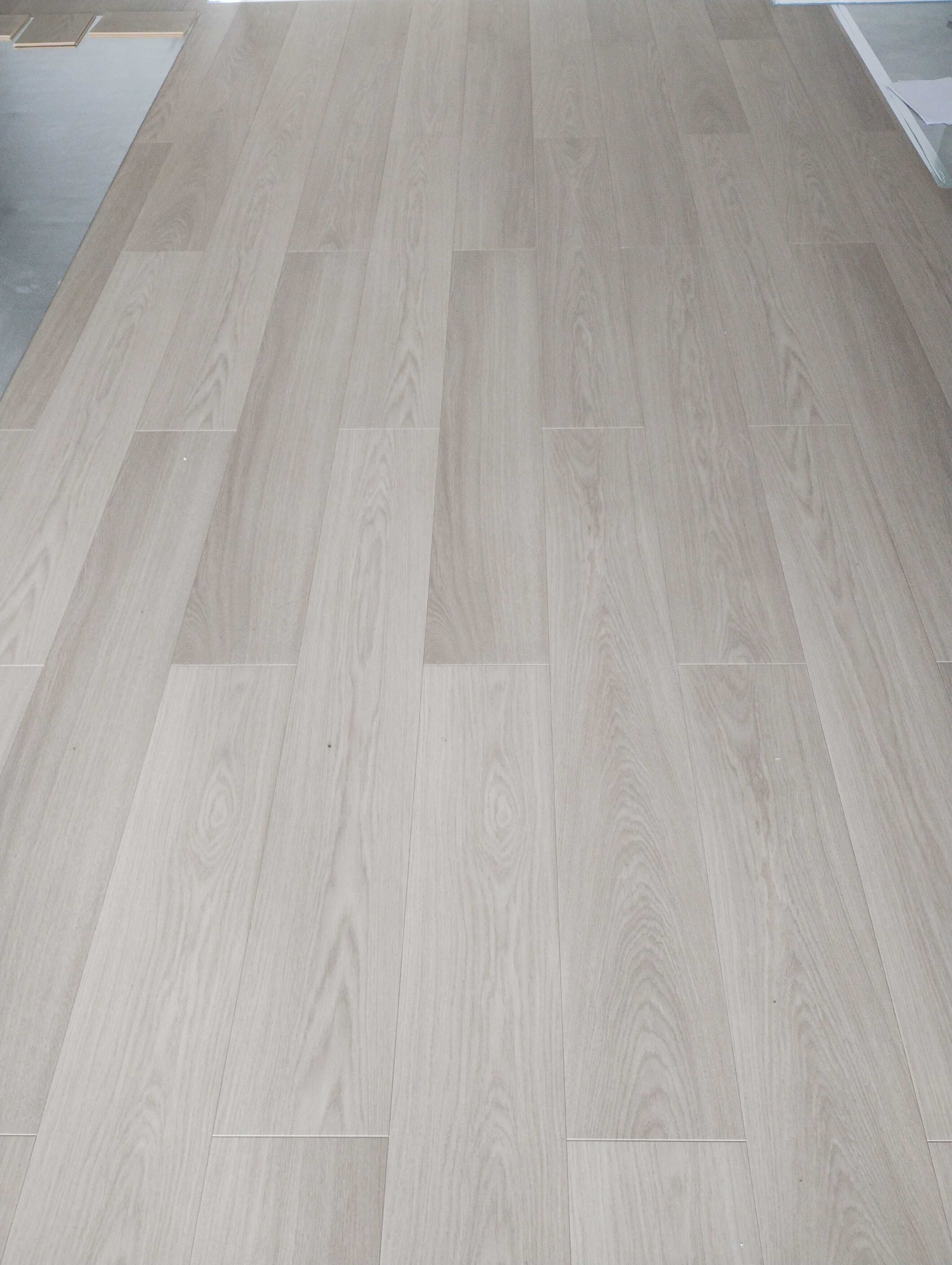 Sprzedam paczkę paneli laminowanych Dąb beżowy lakierowany- Quick-Step