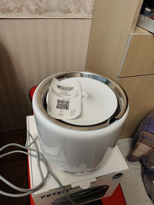 Поилка для кота .