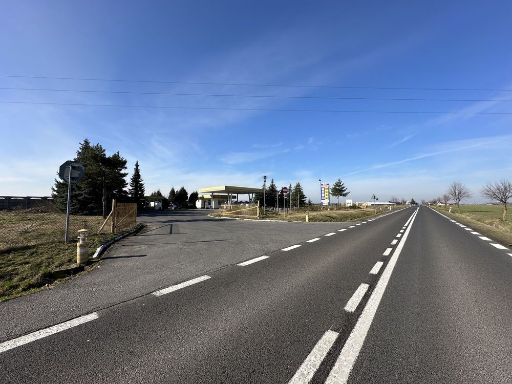 Stacja Paliw przy drodze wojewódzkiej 702