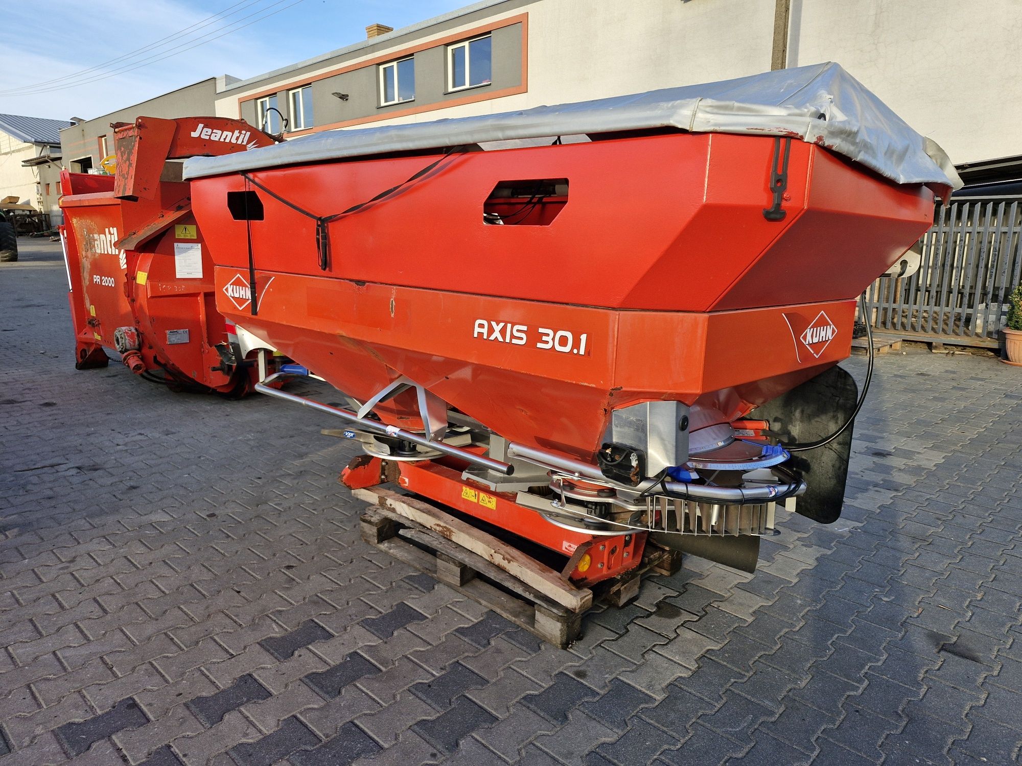 Rozsiewacz do nawozów 2009 rok  KUHN AXIS 30.1 Limiter plandeka