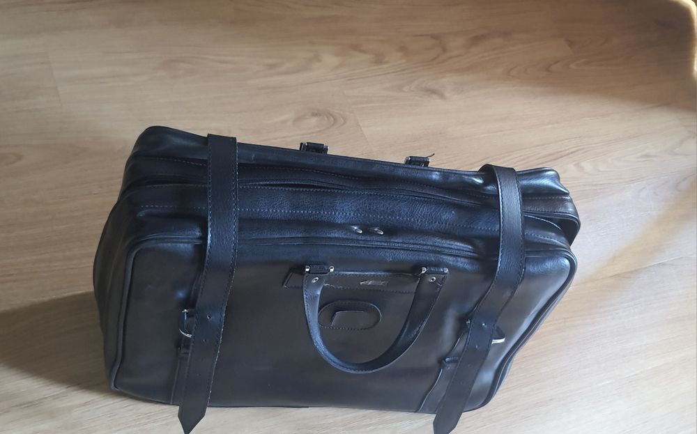 Mala de viagem em Cabedal