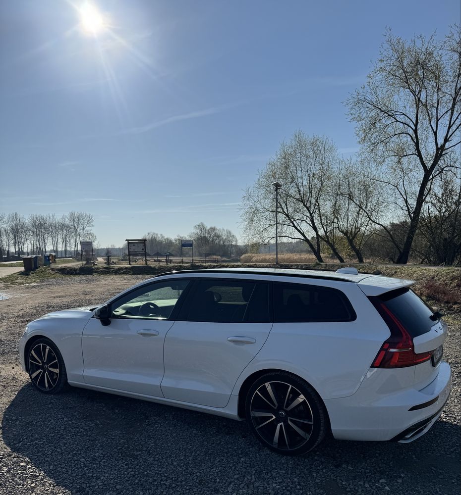 Volvo v60 2.0d 2019r R-design