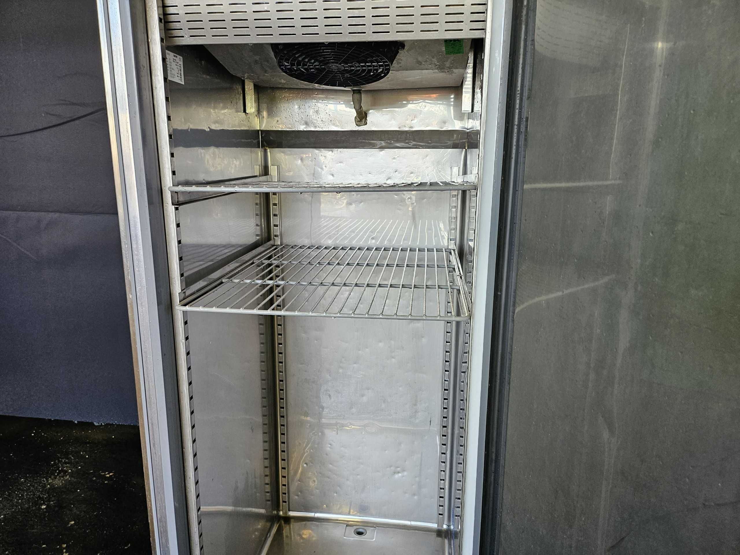 Congelador vertical em inox