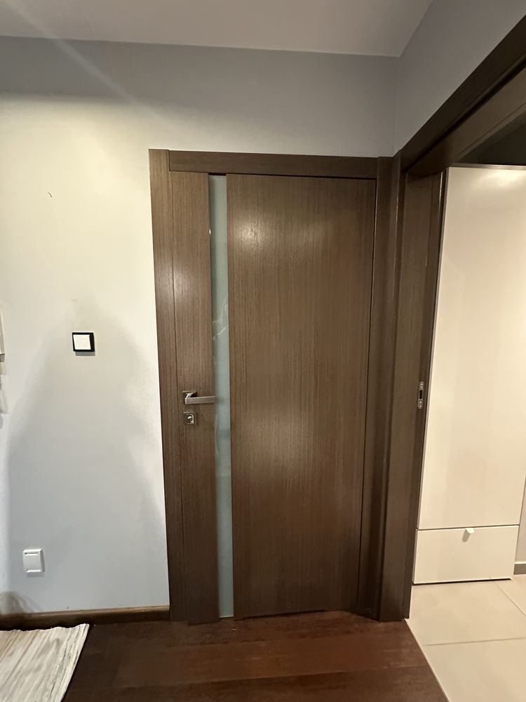 Sprzedam 7 par drzwi wewnętrznych z ościeżnicami – stan bardzo dobry!