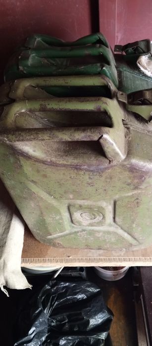 Каністри 20 та 10л.