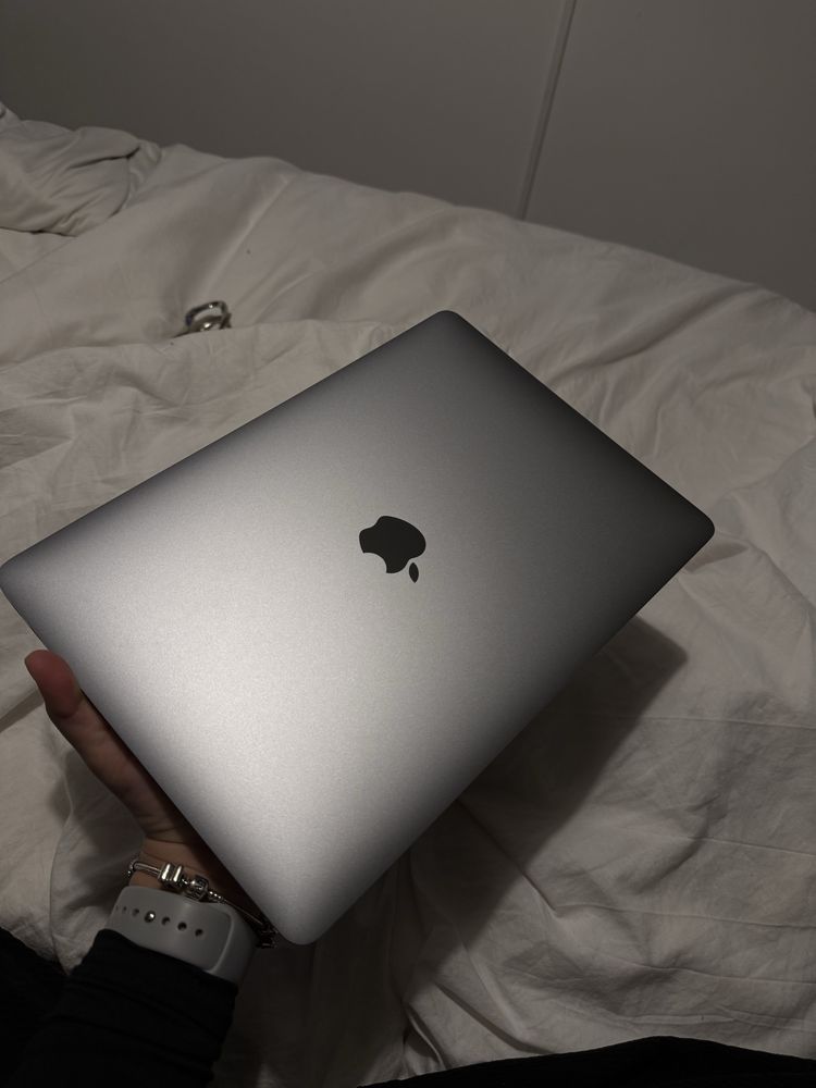 Mac M1 8/256GB (2020)