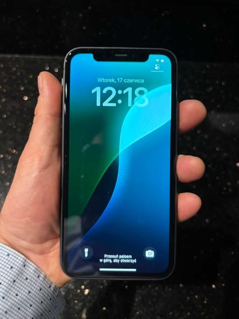 iPhone 11 64 GB – Czarny – Stan dobry – Bateria 79%