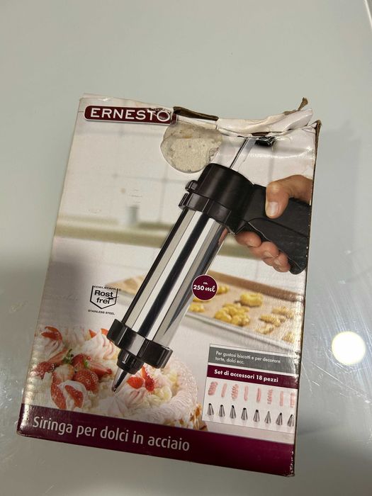 Pistola de pastelaria nova - oferta forma e copos