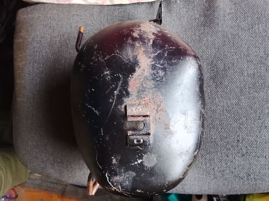 Компресор з холодильника.