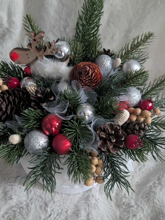 Świąteczny box stroik z reniferem rękodzieło biel czerwień srebro