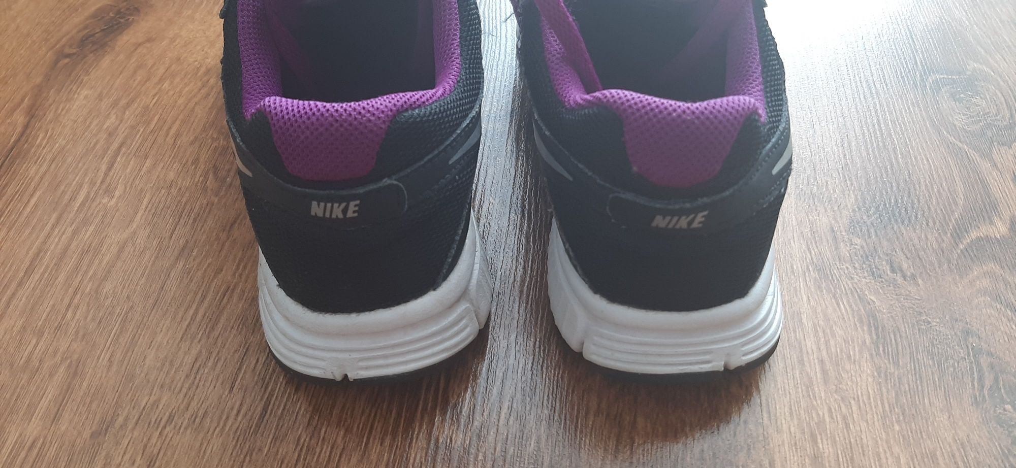 Czarno-fioletowe adidasy Nike
