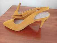 Sapatos novos Tam.36