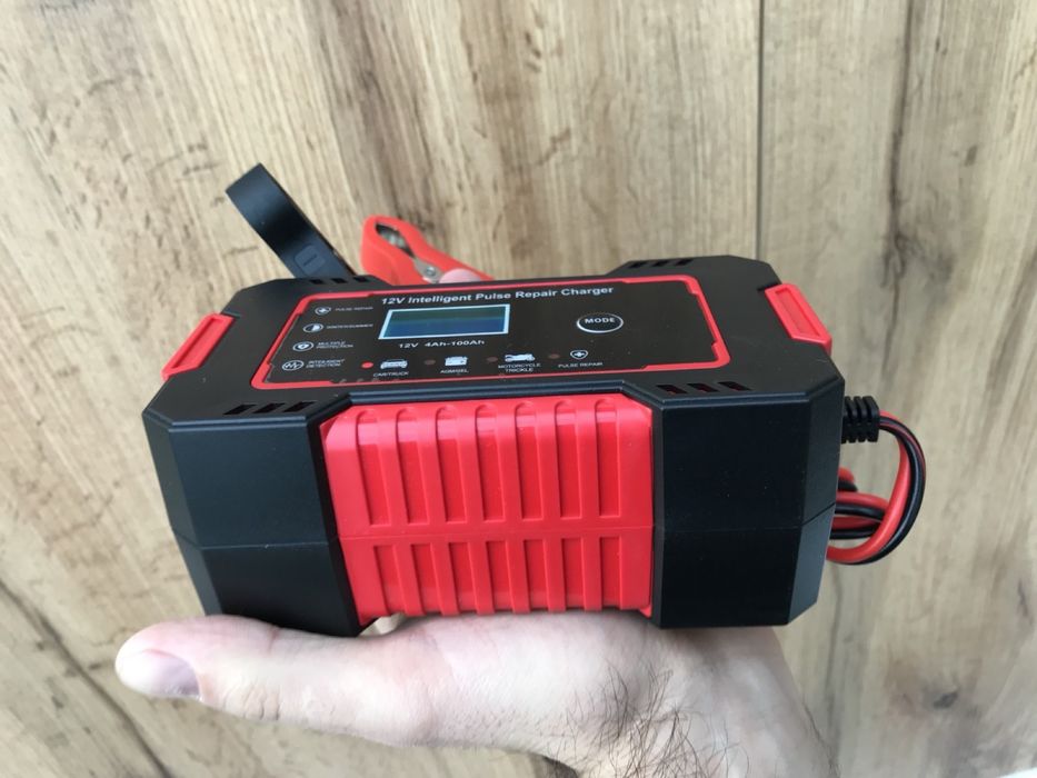 Розумний зарядний пристрій для автомобільного аккумулятора/12В-6А