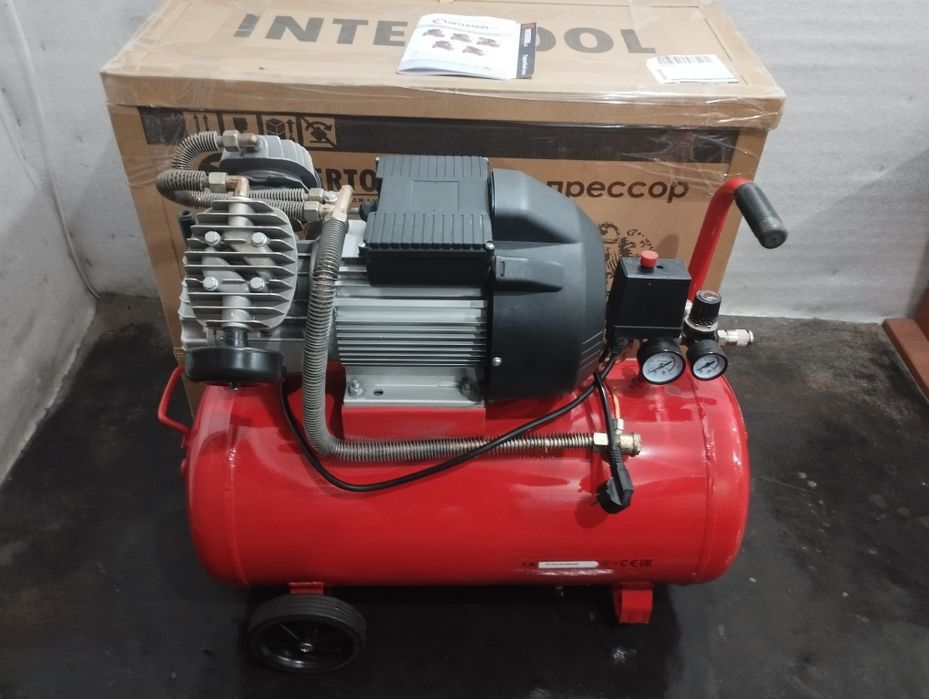 Компресор Intertool 50л., 220в., 3квт., 10атм., 420л/хв.