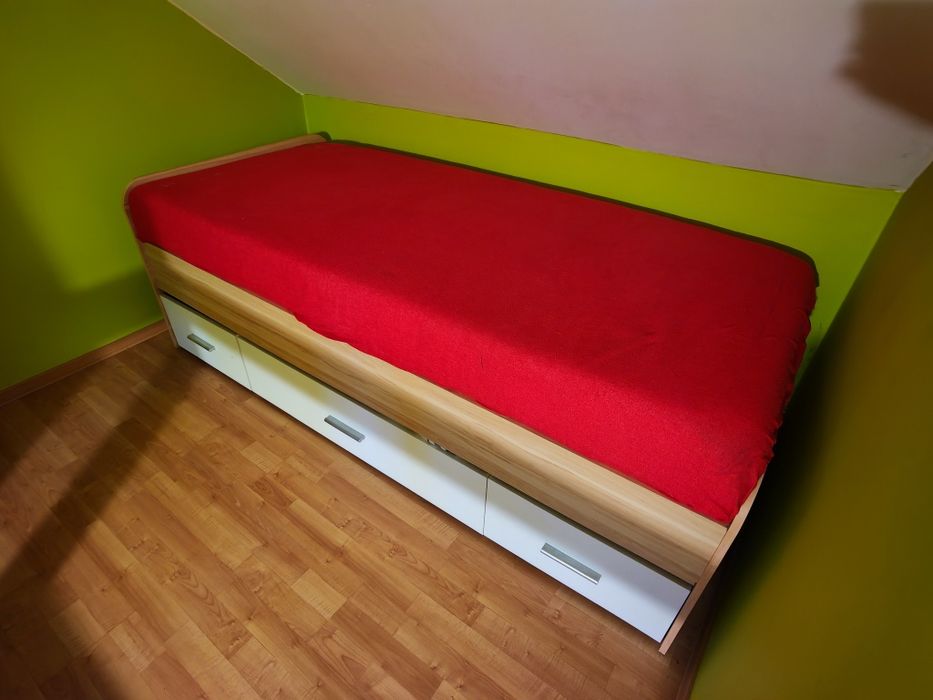 Łóżko że świetnym materacem Hilding Medicott 90x200
