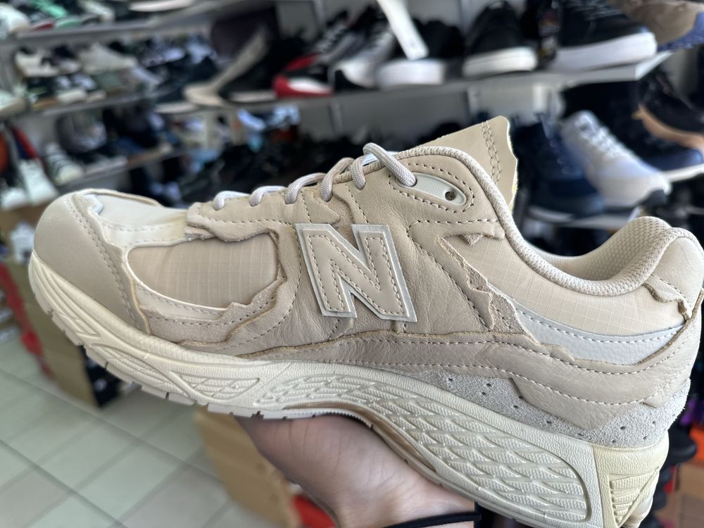 Кросівки New balance 2002R