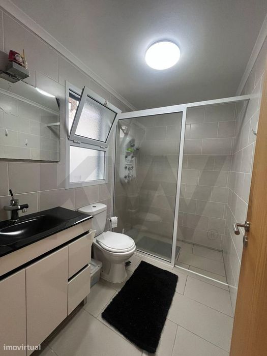 Moradia T2 nas Capelas, perto da zona balnear do poços e comercio.