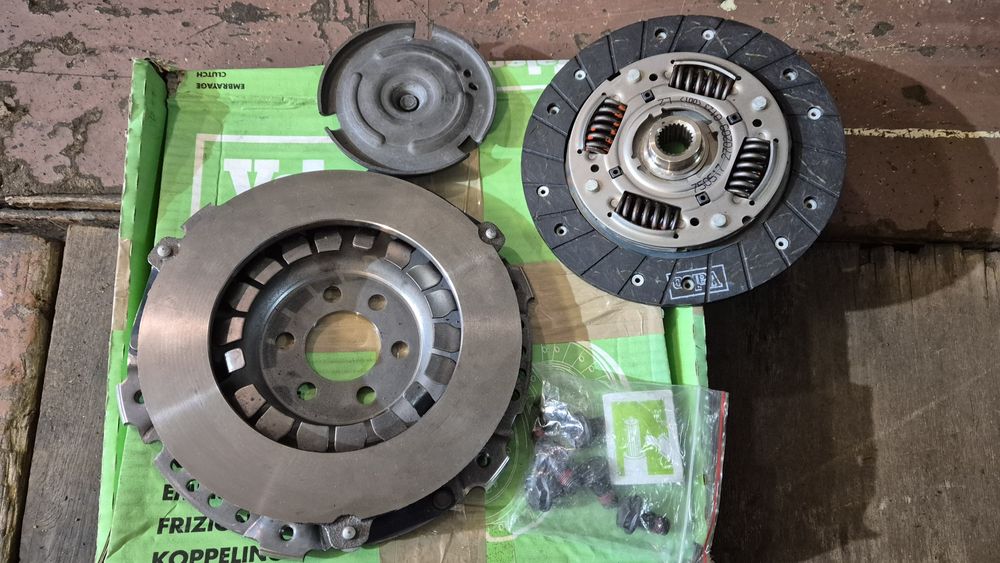 Комплект сцепления VW Golf 3/Vento, Seat, Skoda, Valeo 826227, новое!
