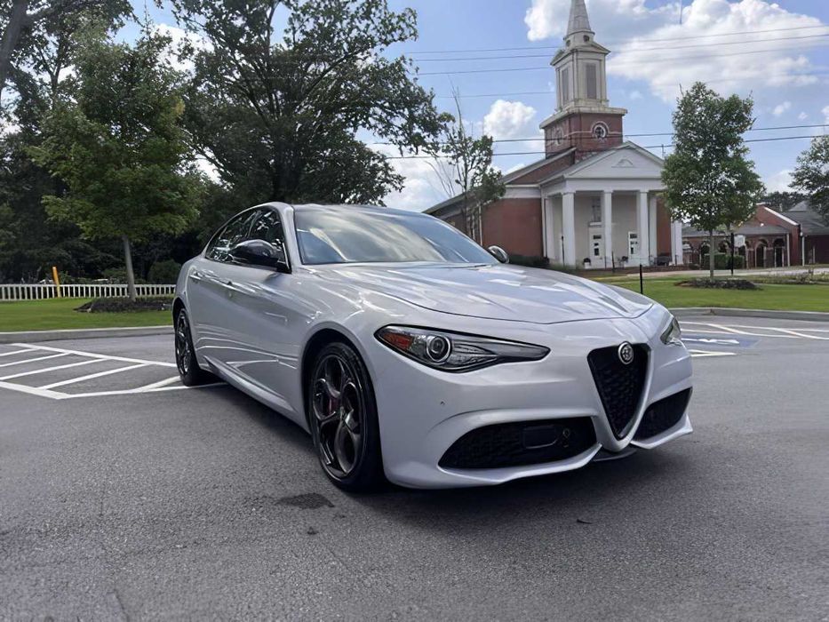 Alfa Romeo Giulia      2021