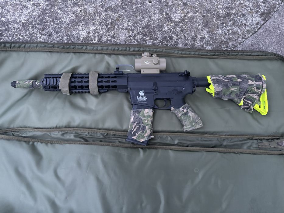 Metralhadora Lancer Tactical AIRSOFT a bateria