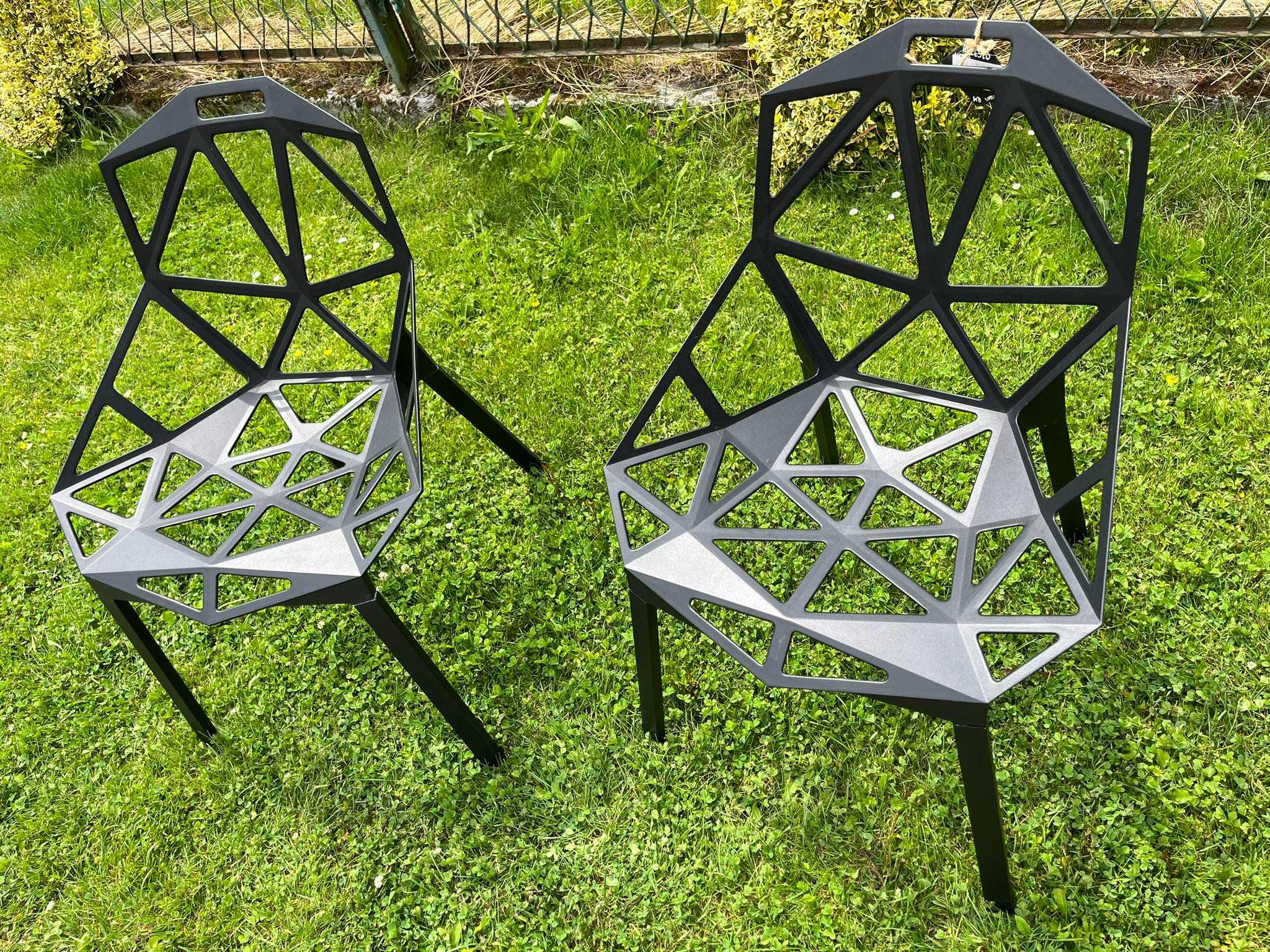 Designerskie krzesła geometryczne czarne metalowe