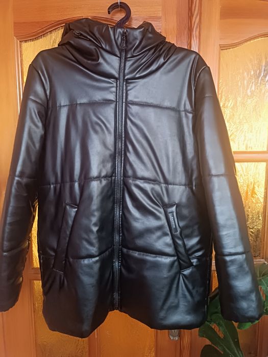 Жіноча куртка з екошкіри