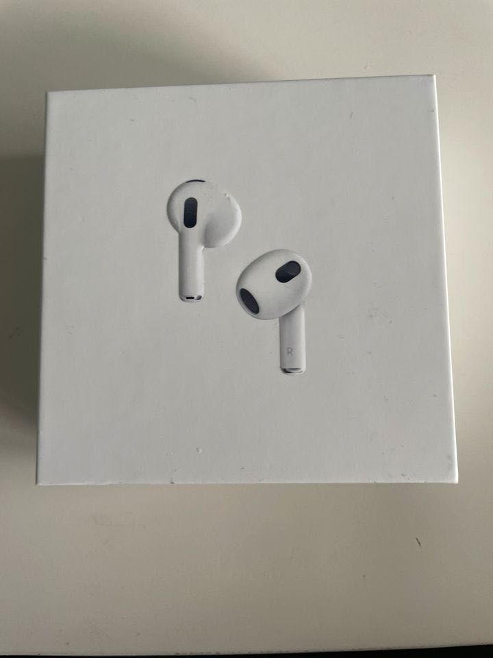 Безпровідні навушники Apple Airpods 3