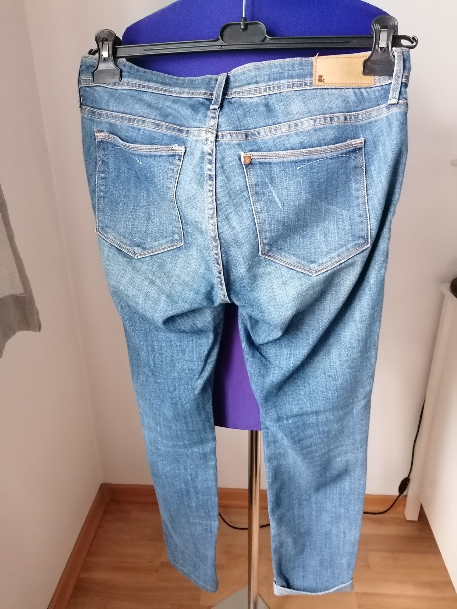 Jeansowe spodnie firmy H&M